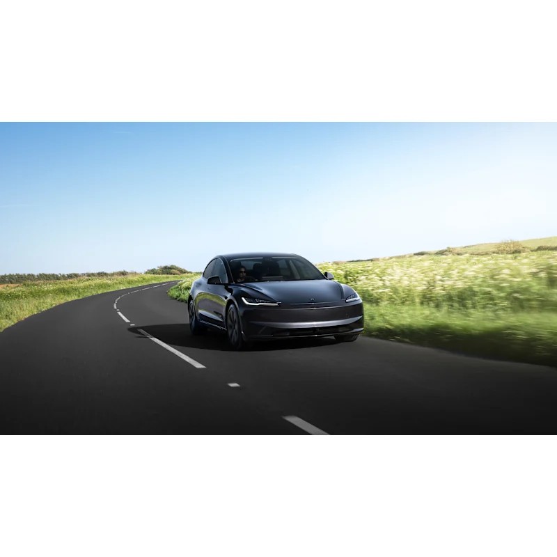 Model 3 resmi editoryal görseli