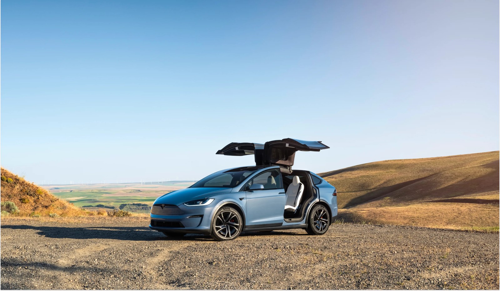 Model X resmi editoryal görseli