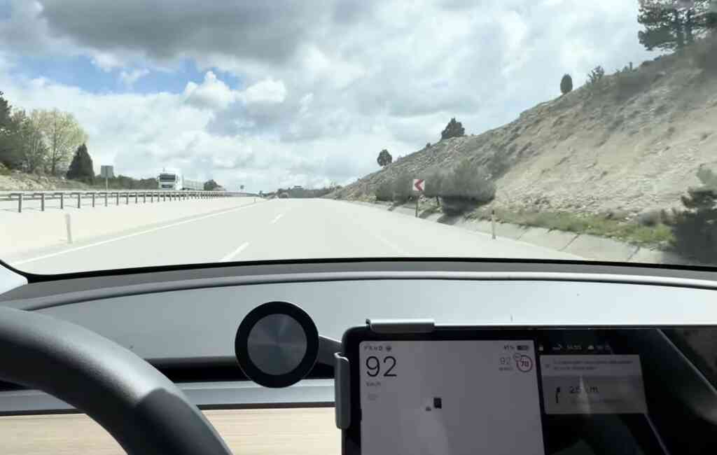 Tesla Model Y SR ile (hem de eskisiyle) 540 KM menzil