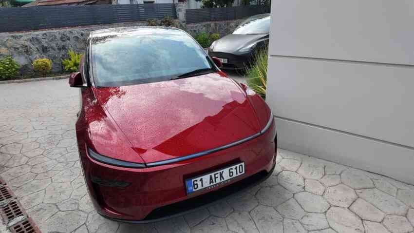 YouTuberlar Yeni Tesla’yı önden mi aldı?