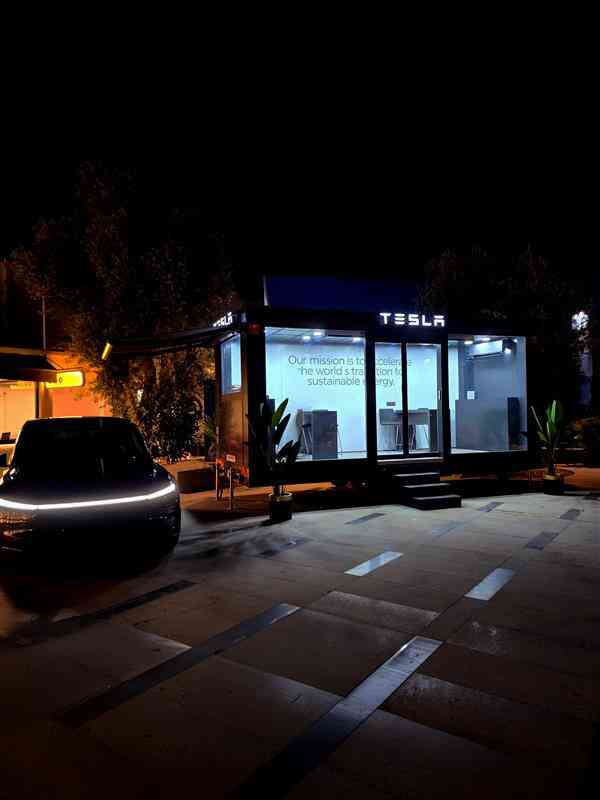 Mini Tesla Showroom Türkiye’yi gezmeye başladı, hem de Model Y’nin arkasında